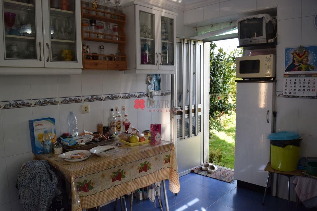 Cuina de Casa o xalet en venda en Val do Dubra amb Calefacció i Jardí privat