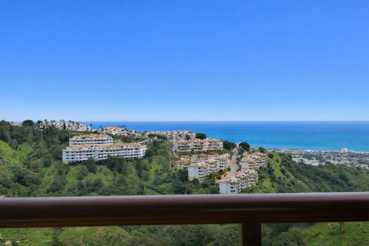 Vista exterior de Dúplex en venta en Mijas con Terraza y Piscina comunitaria
