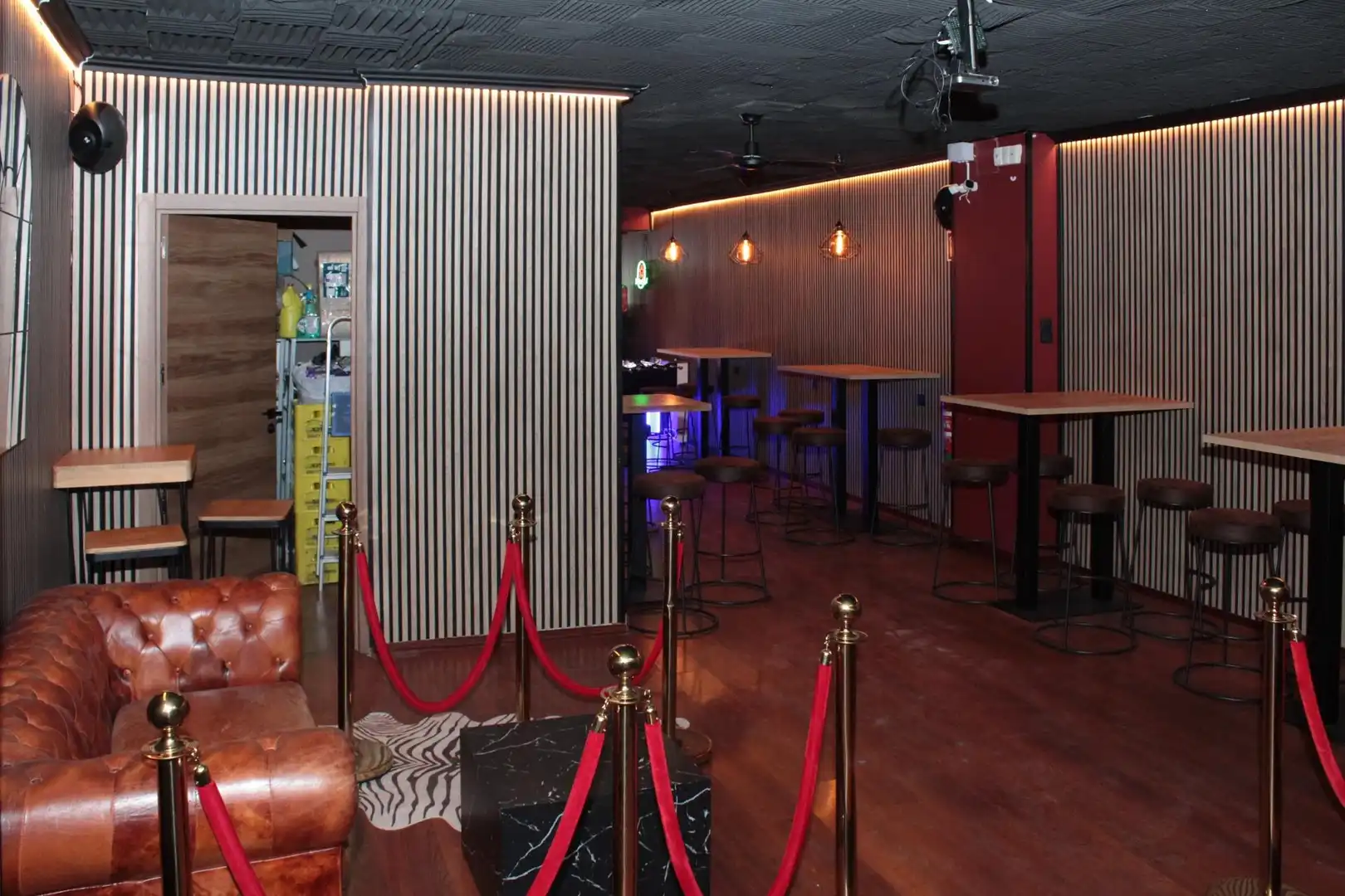Commercial properties for rent in Calle Betis, Triana Casco Antiguo