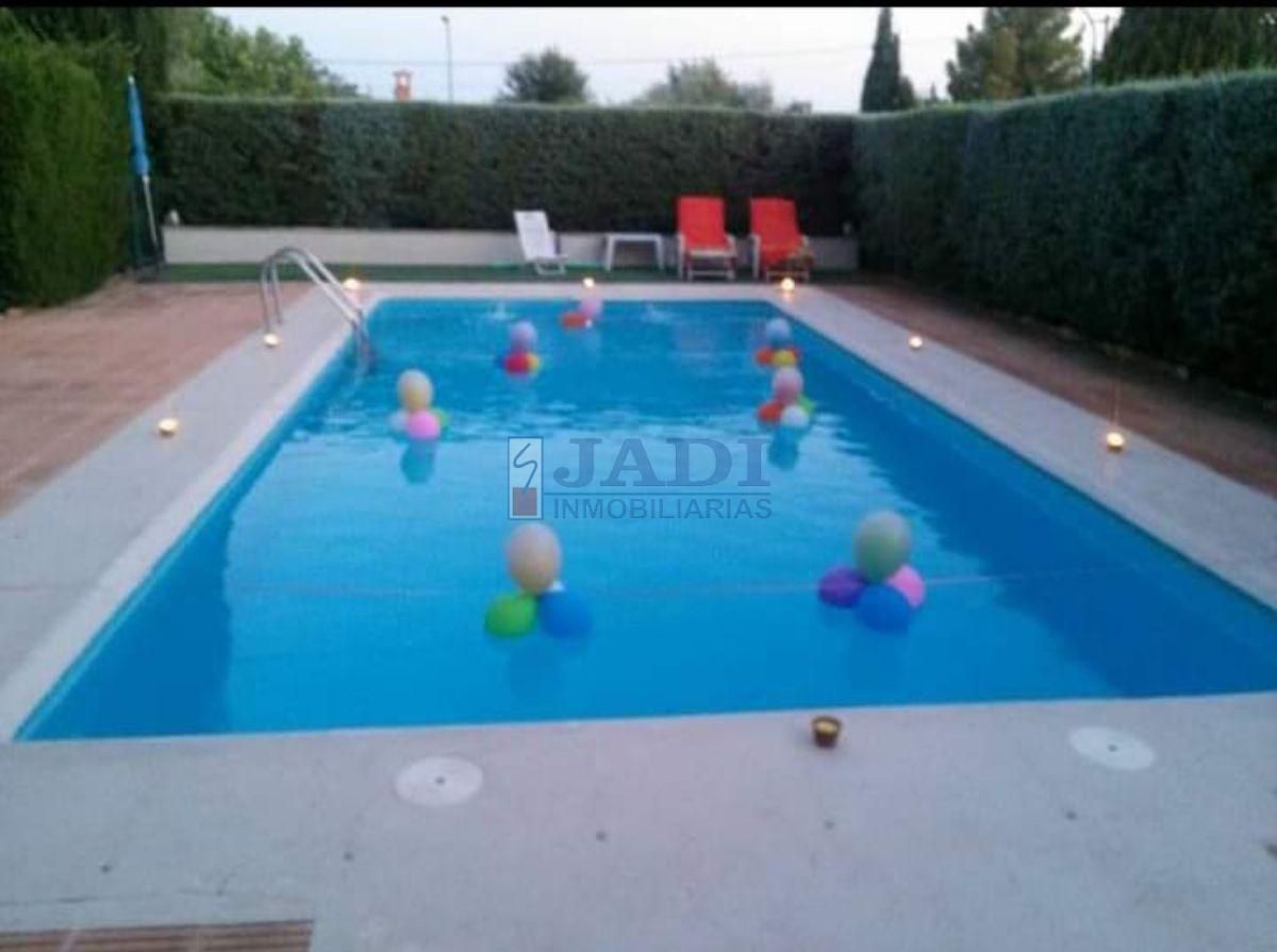 Piscina de Casa o xalet en venda en Valdepeñas amb Aire condicionat, Calefacció i Terrassa