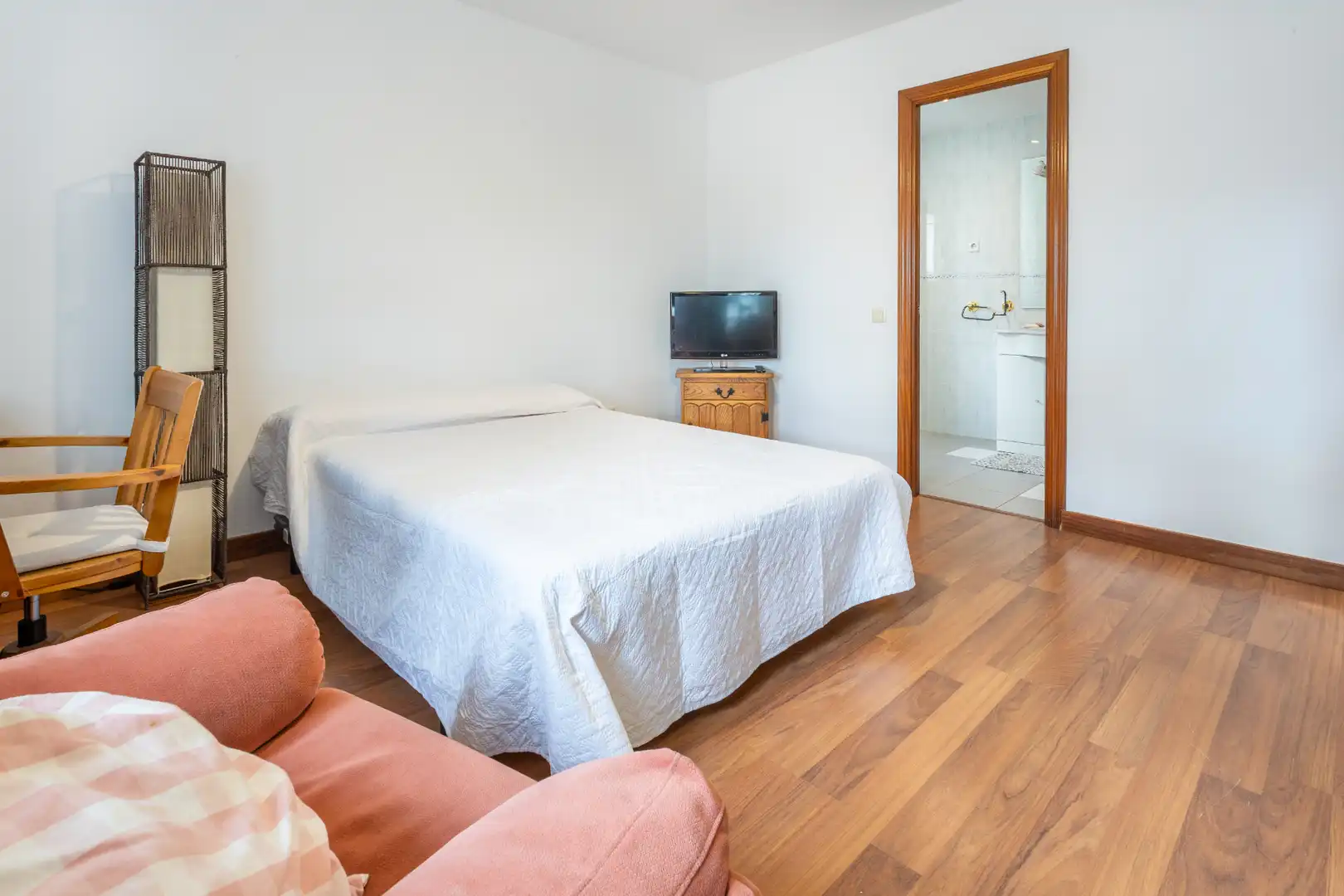 Bedroom of Houses for sale in Villanueva de la Cañada  with Air Conditioner, Heating and Private garden