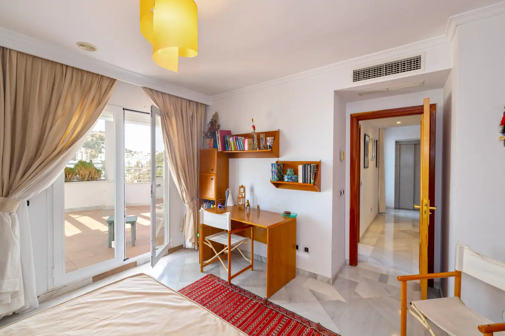 Habitación de Casa adosada en venta en Málaga con Aire acondicionado, Calefacción y Jardín privado