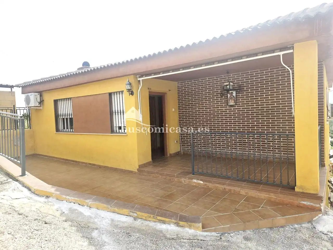 Vista exterior de Casa o xalet en venda en Jaén amb Aire condicionat, Calefacció i Jardí privat