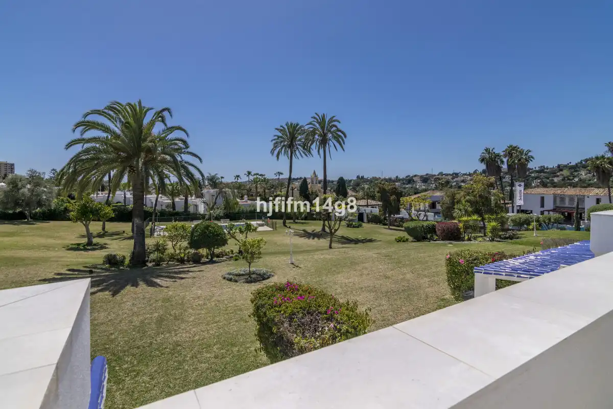 Apartment with pool for sale in Arrabal Aloha Golf 91, imagen 2