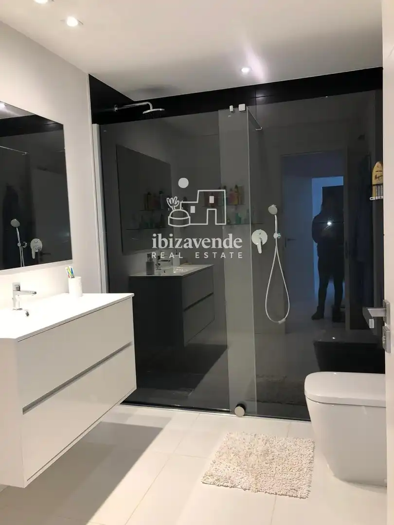 Baño de Dúplex de alquiler en Santa Eulària des Riu con Aire acondicionado, Calefacción y Terraza