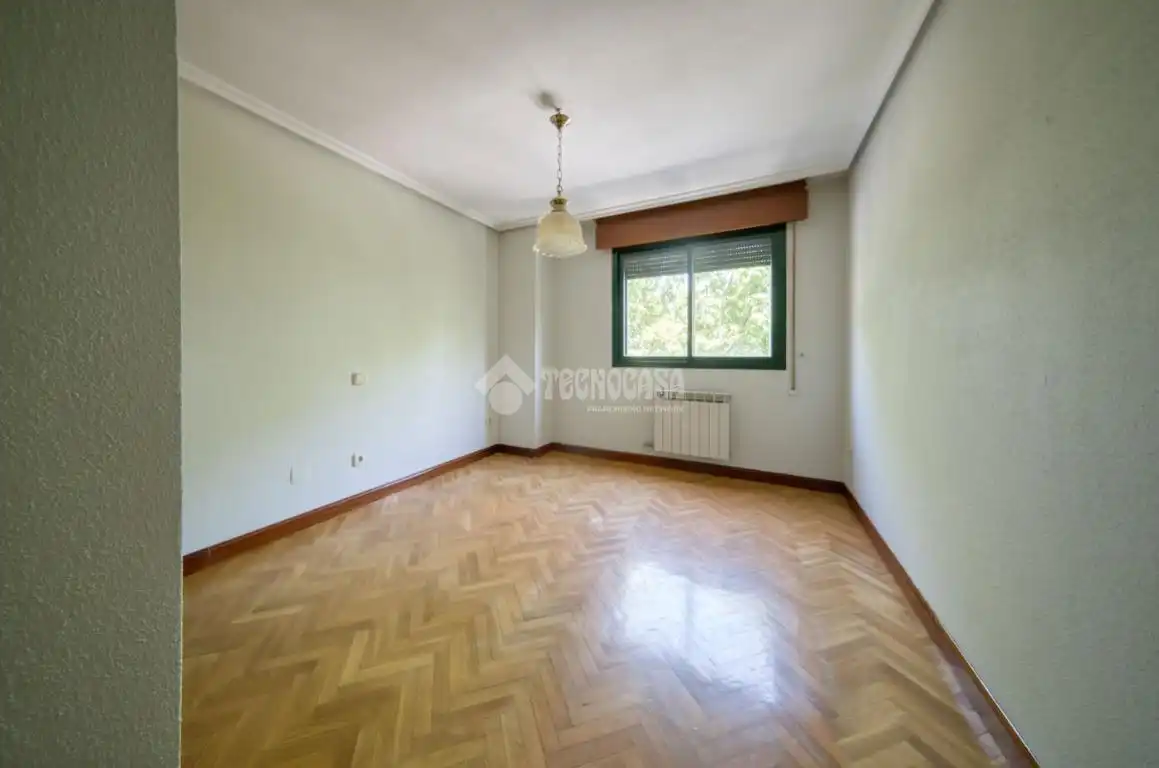 Bedroom of Flat for rent in Valladolid  with Heating and Community pool