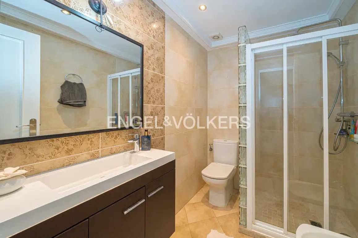 Bany de Apartament en venda en Benidorm amb Aire condicionat i Piscina comunitària