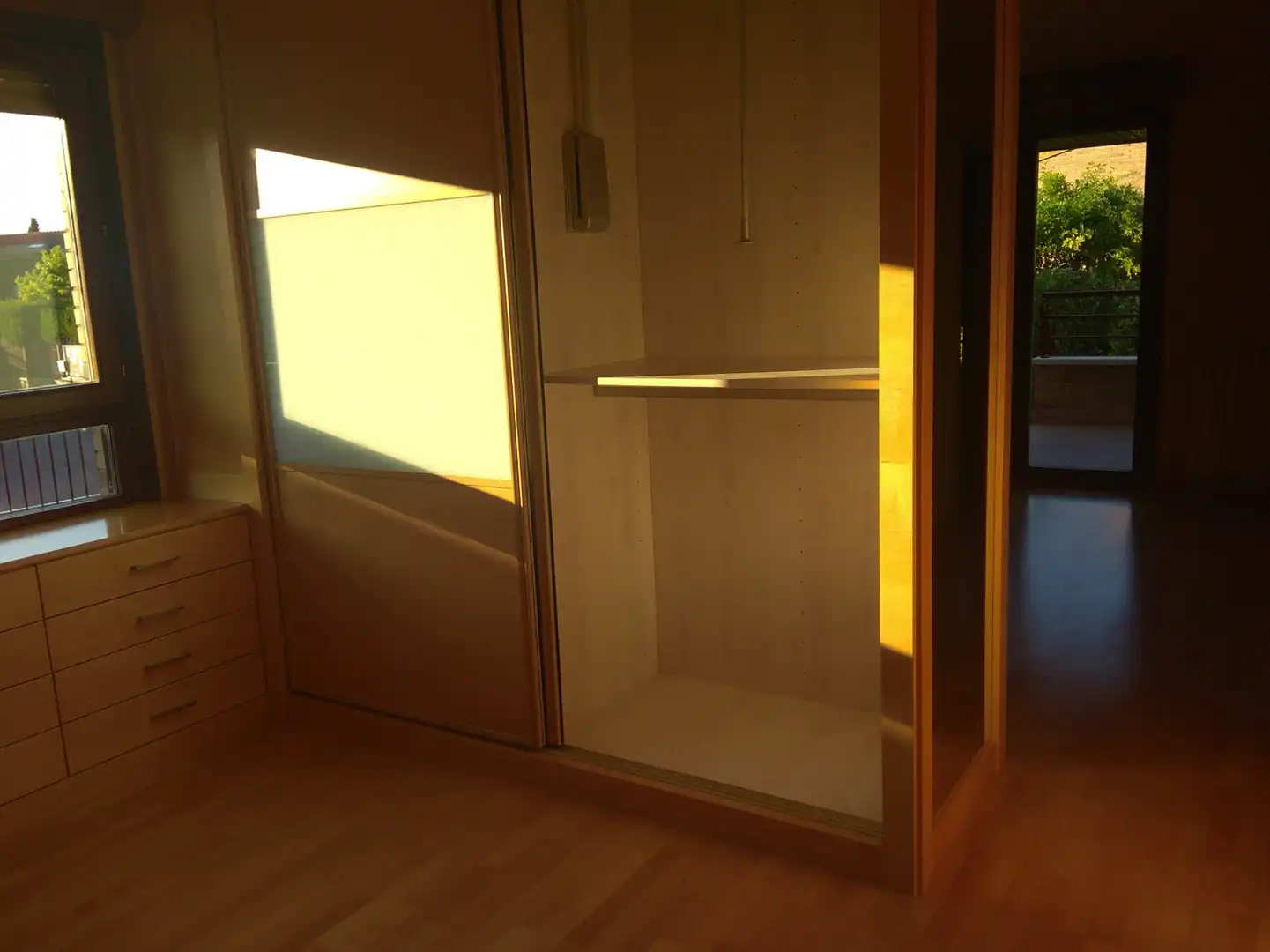 Bedroom of Houses for sale in Zaragoza  with Air Conditioner, Private garden and Parquet flooring