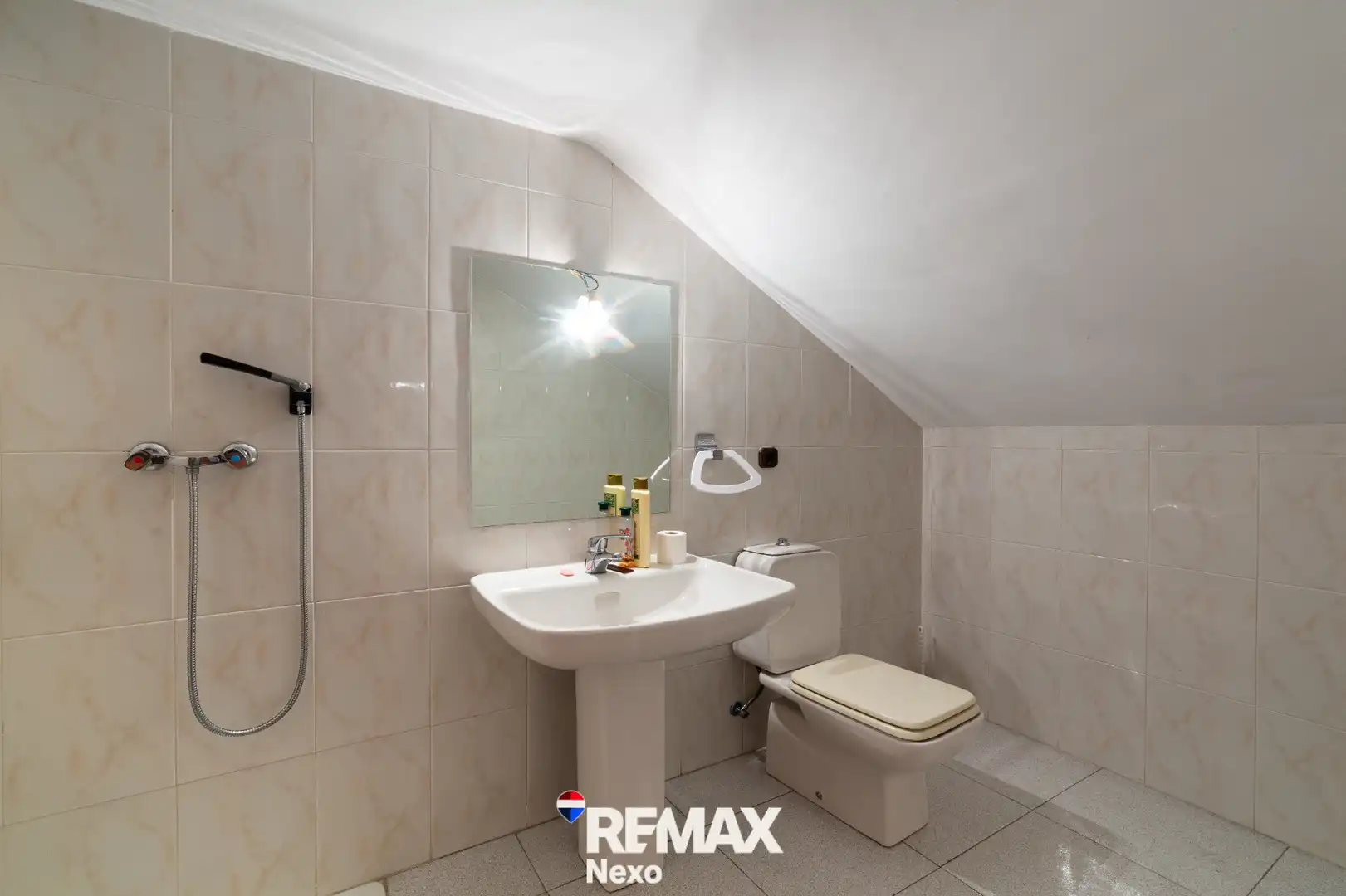 Baño de Casa adosada en venta en Villaverde de Íscar con Aire acondicionado, Calefacción y Jardín privado