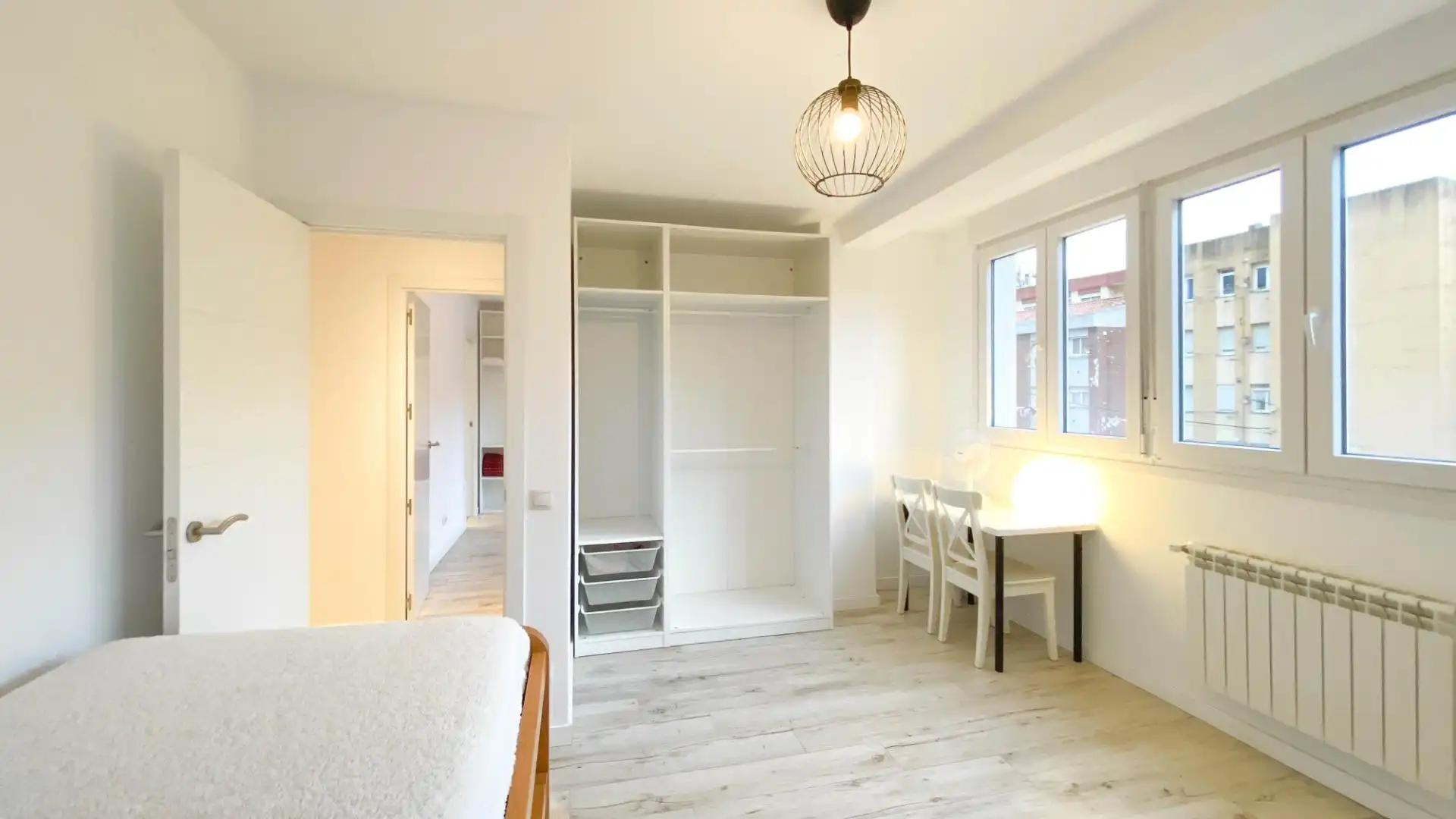 Schlafzimmer von Erdgeschoss zur Miete in Santander mit Heizung, Terrasse und Möbliert