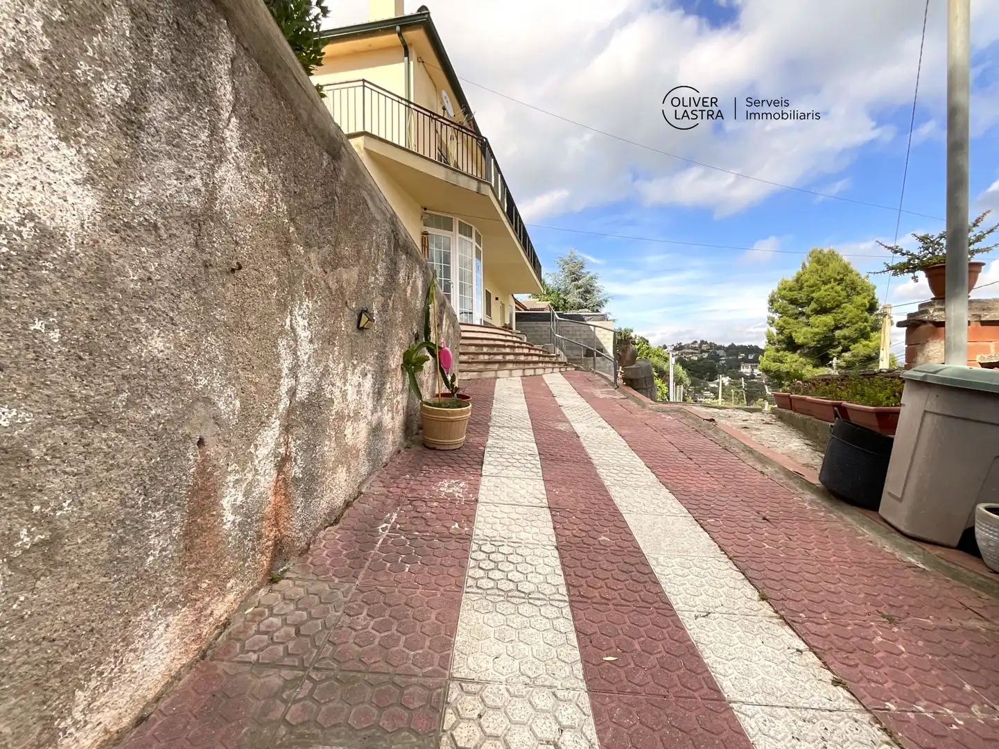 Vista exterior de Casa o chalet en venta en Corbera de Llobregat con Aire acondicionado, Jardín privado y Parquet