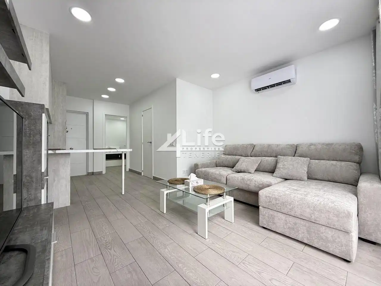 Sala d'estar de Planta baixa en venda en Adeje amb Aire condicionat, Terrassa i Moblat