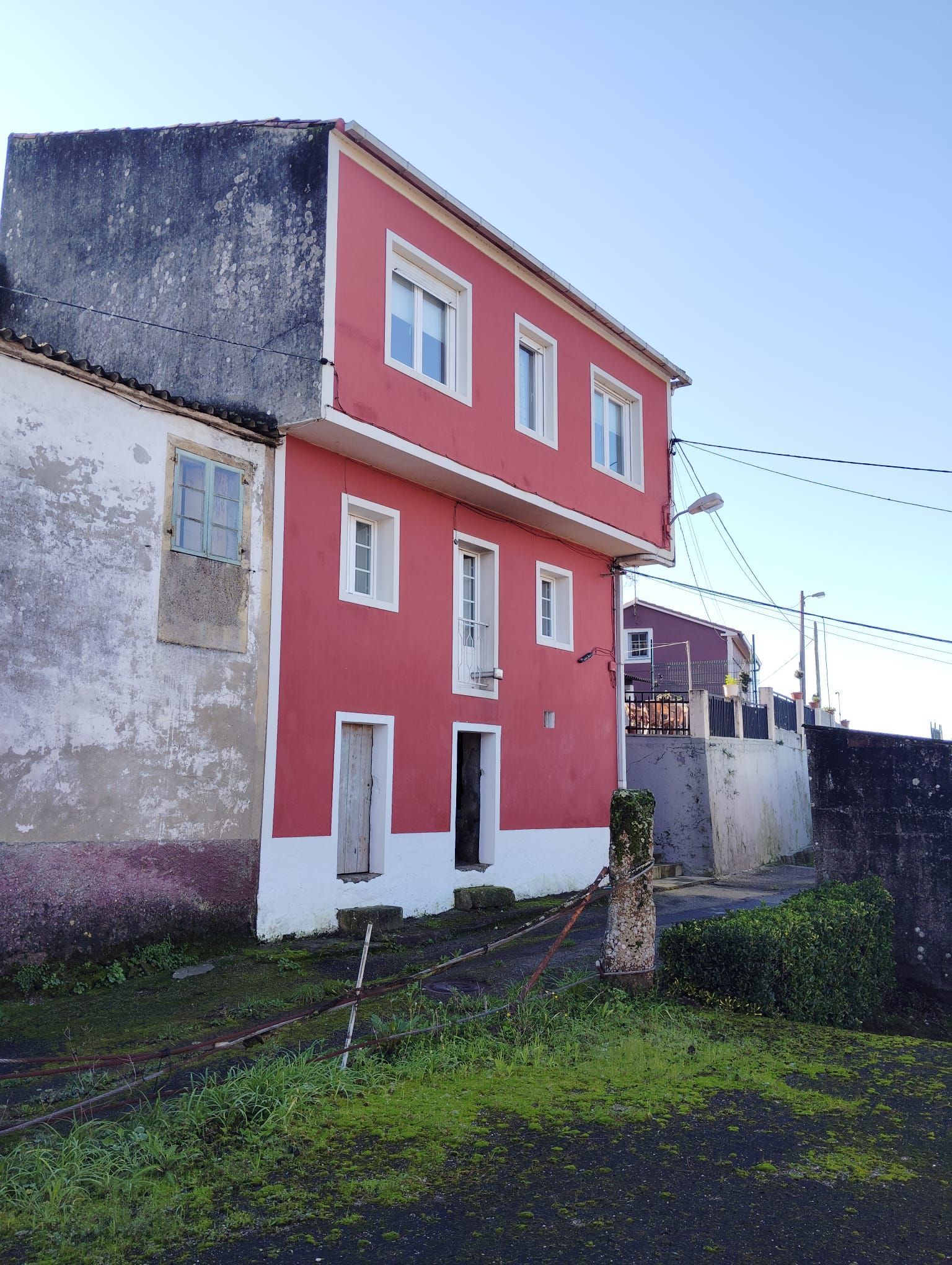 Vista exterior de Casa o xalet en venda en Noia amb Terrassa i Moblat