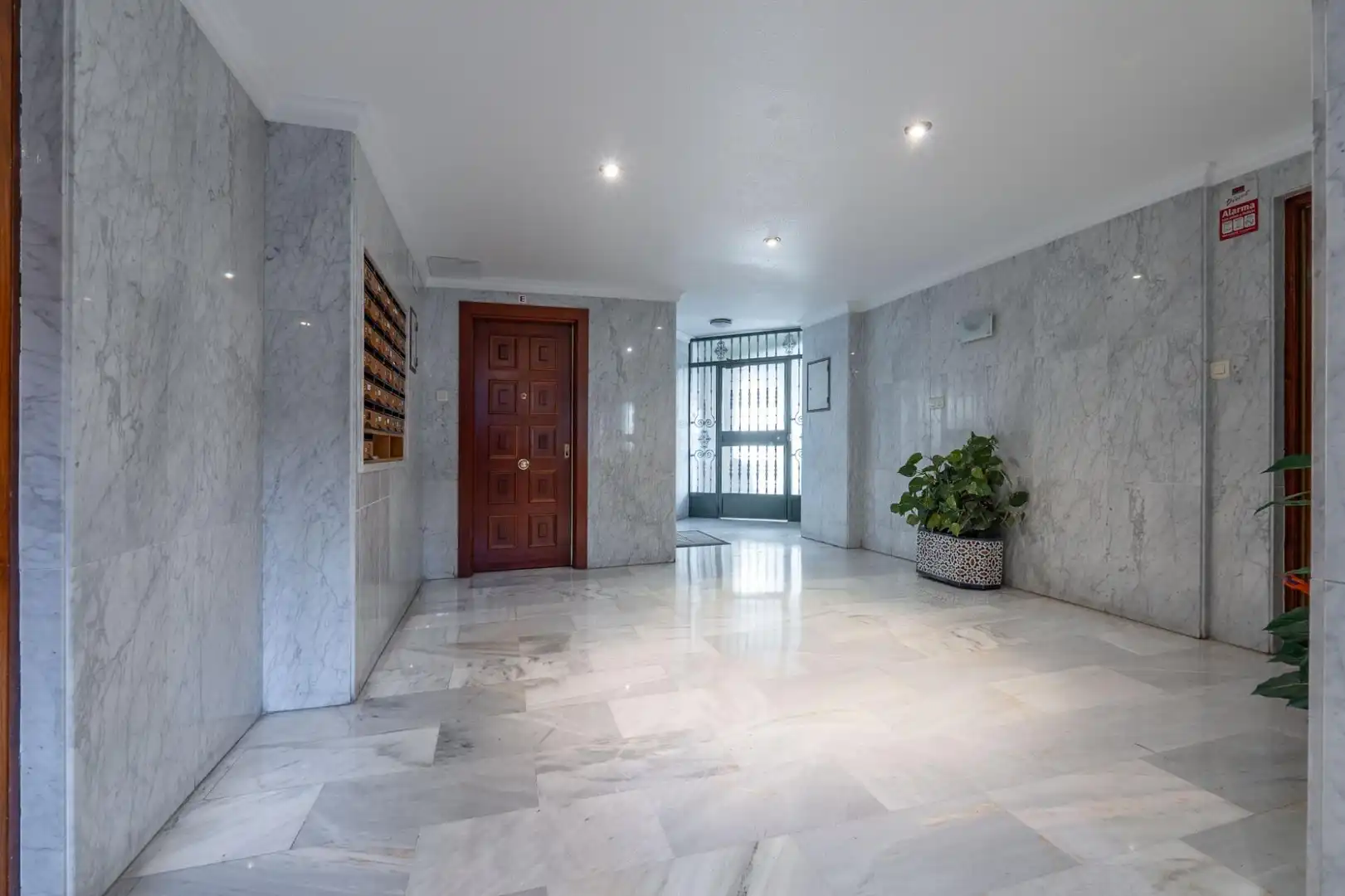 Flat for sale in Granada  with Air Conditioner, Terrace and Alarm
