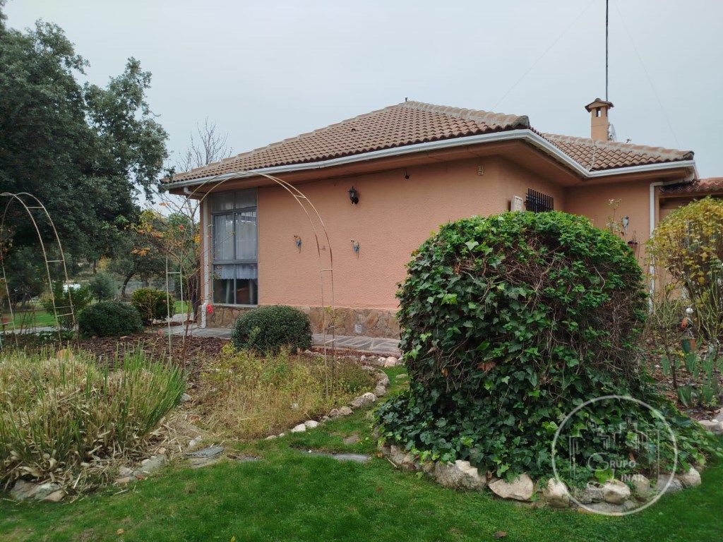 Vista exterior de Casa o xalet en venda en Marugán amb Jardí privat