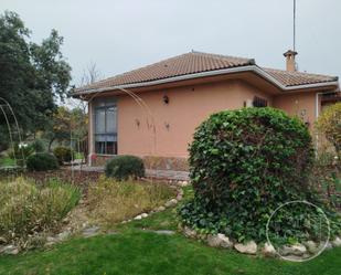 Vista exterior de Casa o xalet en venda en Marugán amb Jardí privat