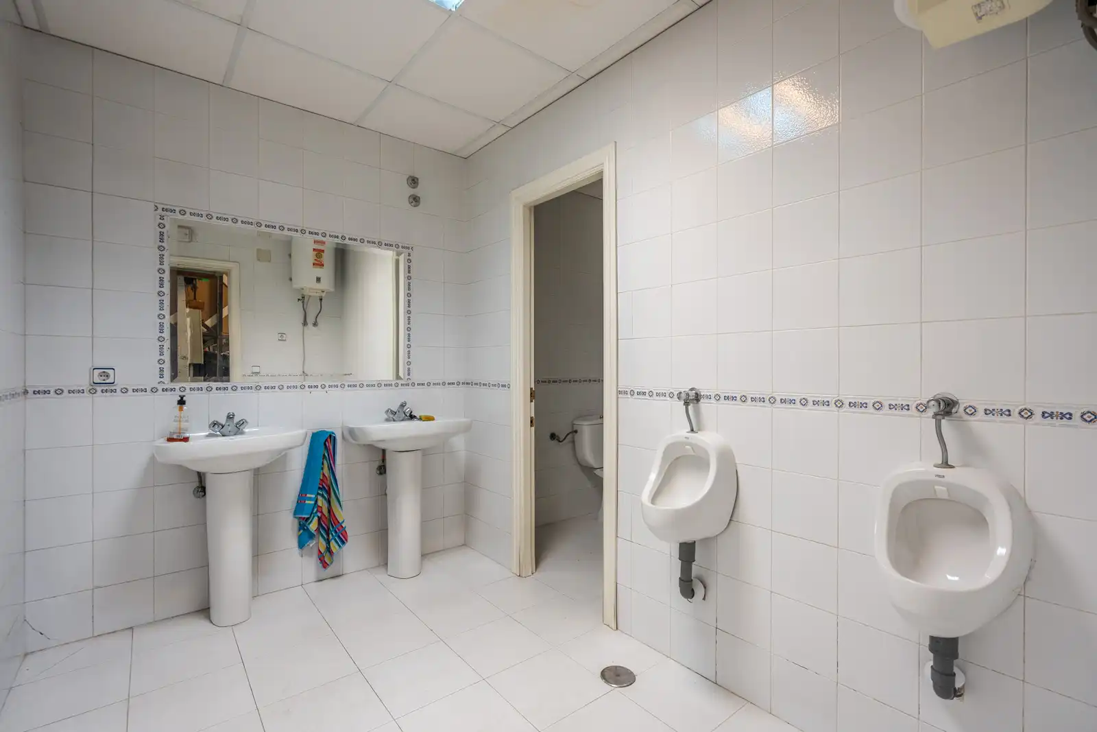 Badezimmer von Fabrikhallen zur Miete in Móstoles