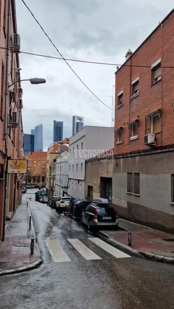Vista exterior de Piso en venta en Madrid con Calefacción