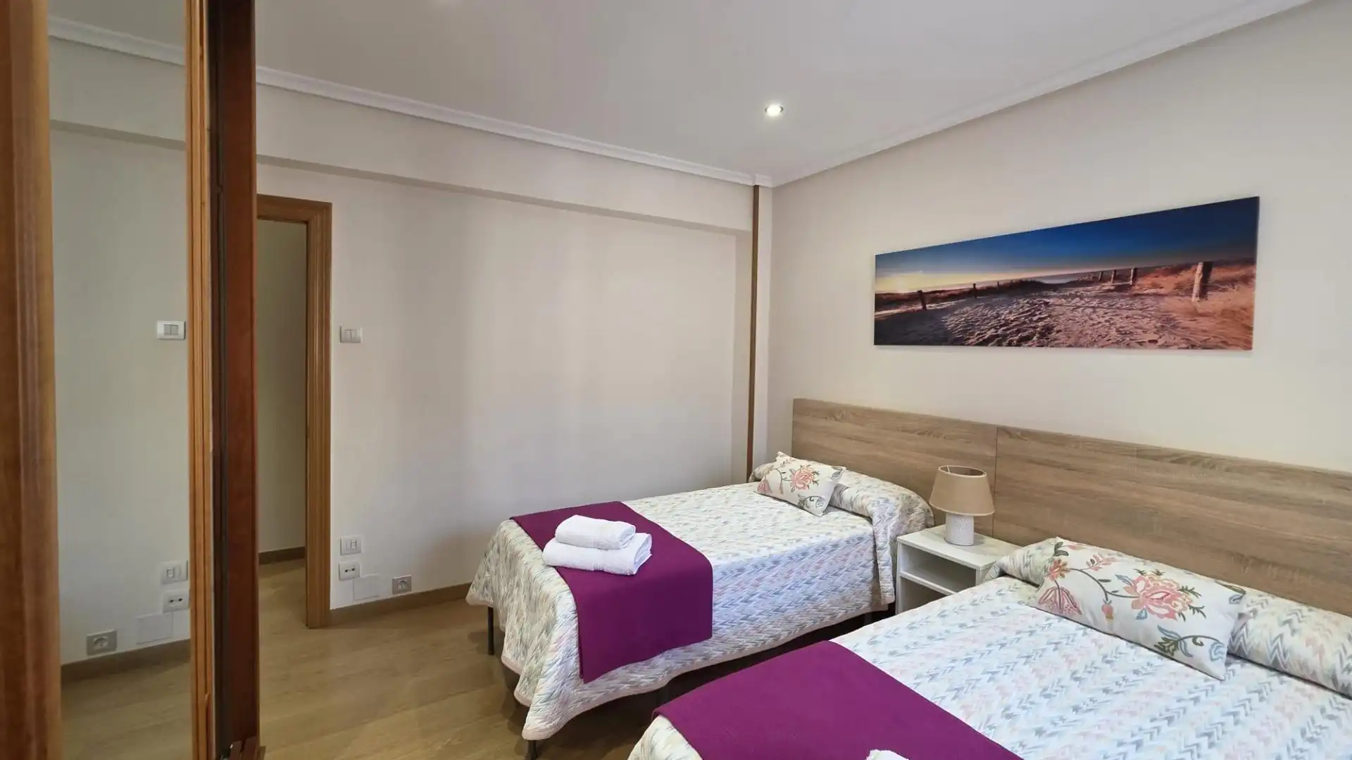 Schlafzimmer von Wohnung zur Miete in Santander mit Heizung und Möbliert