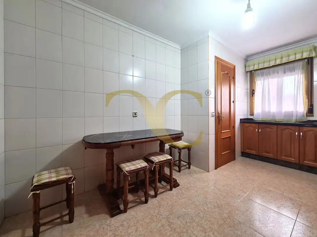 Cocina de Piso en venta en Oviedo  con Calefacción y Trastero