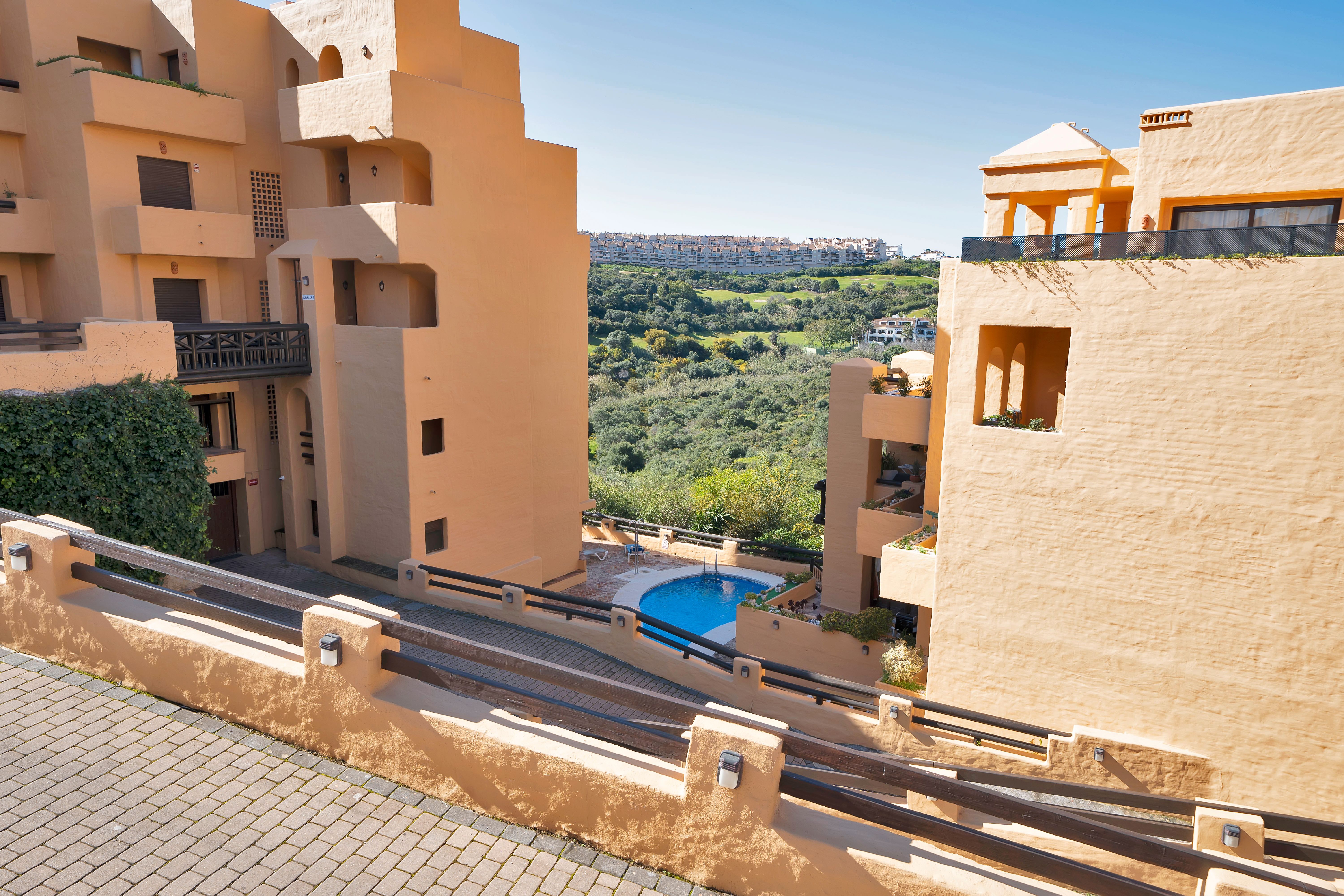 Vista exterior de Apartament en venda en Manilva amb Calefacció, Jardí privat i Terrassa
