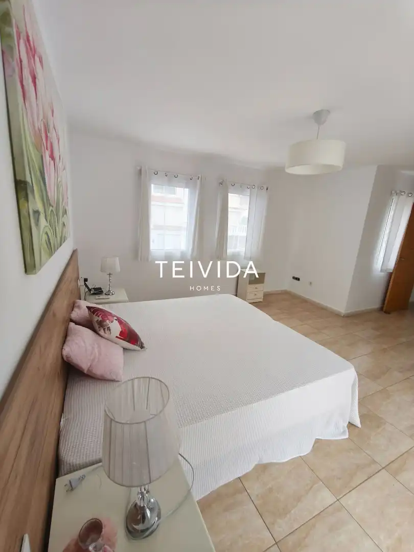 Habitación de Casa adosada en venta en Adeje con Aire acondicionado, Terraza y Trastero