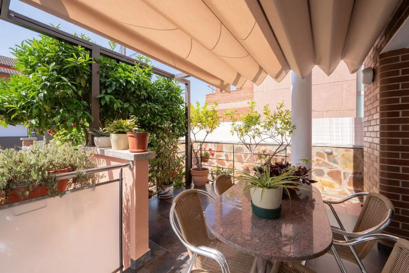 Terrassa de Casa adosada en venda en Montcada i Reixac amb Calefacció, Jardí privat i Terrassa