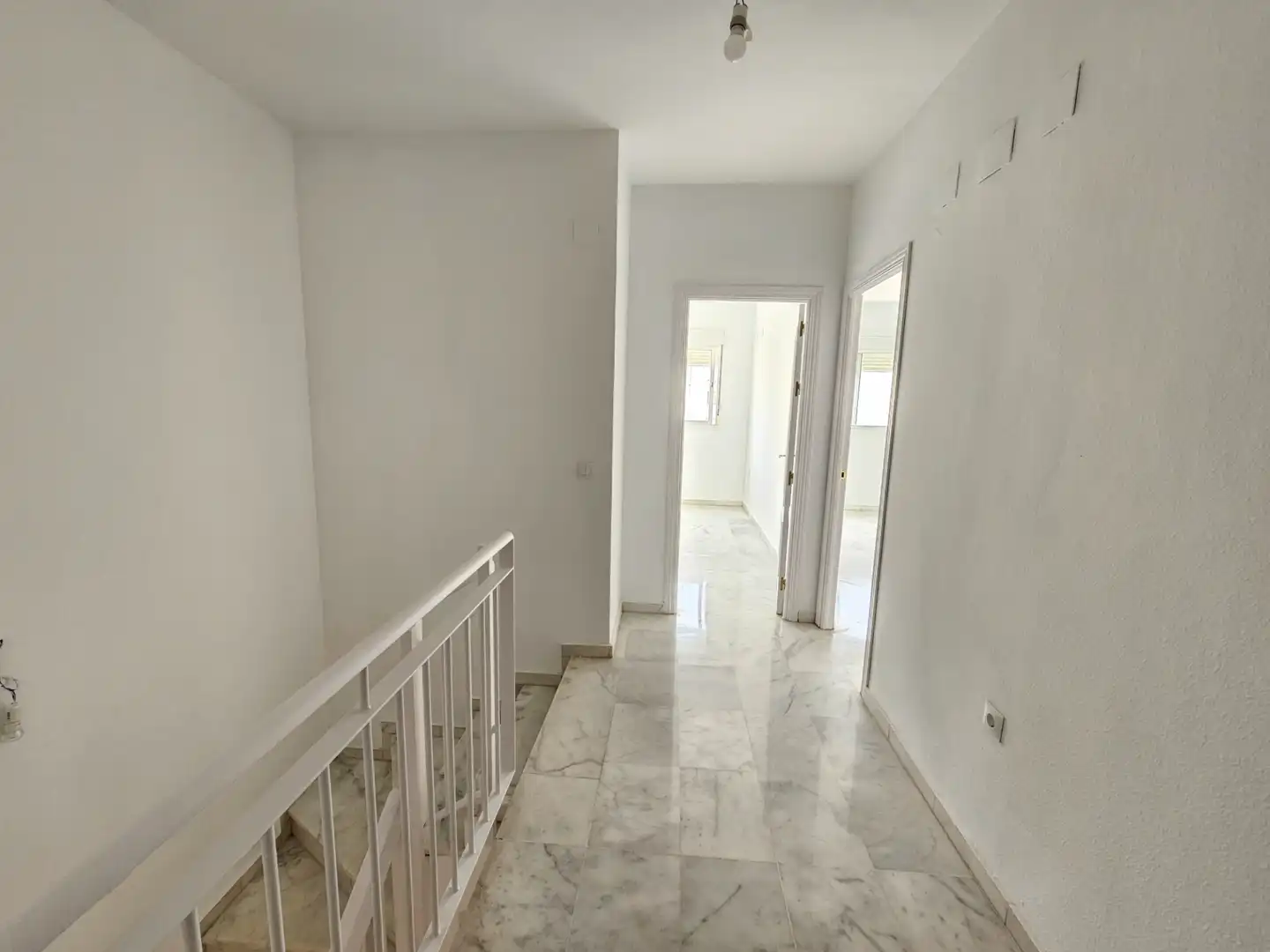 Casa adosada en venda en Espartinas amb Balcó
