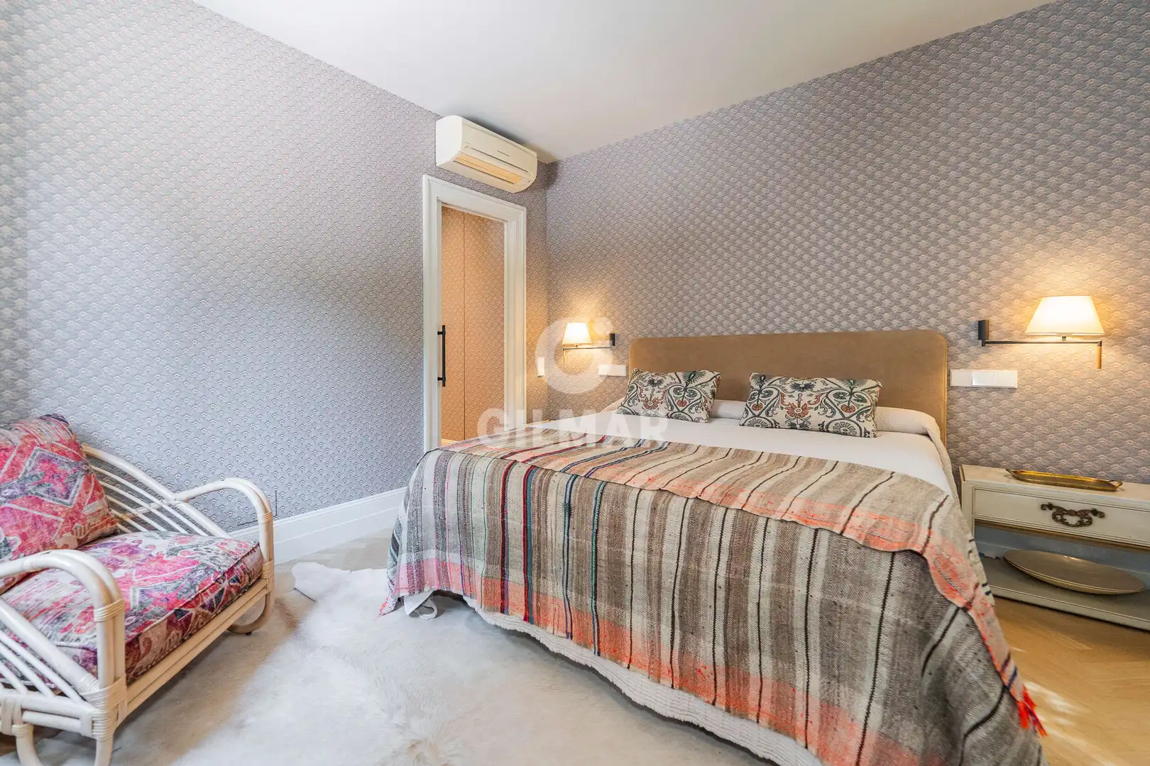 Bedroom of Houses for sale in Pozuelo de Alarcón  with Heating, Private garden and Swimming Pool
