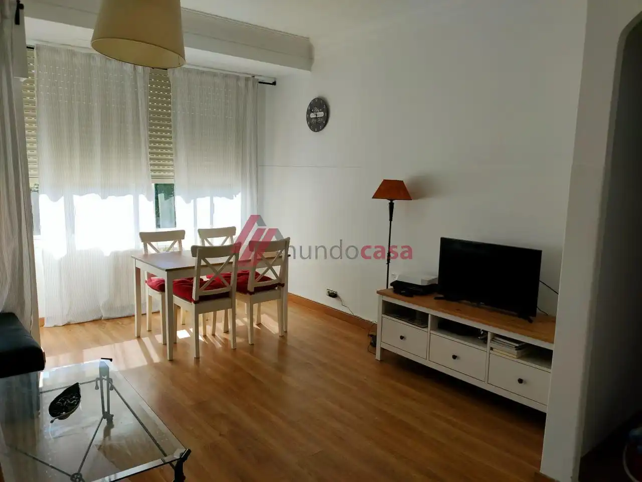 Sala d'estar de Pis per a compartir en Ferrol amb Calefacció, Traster i Moblat