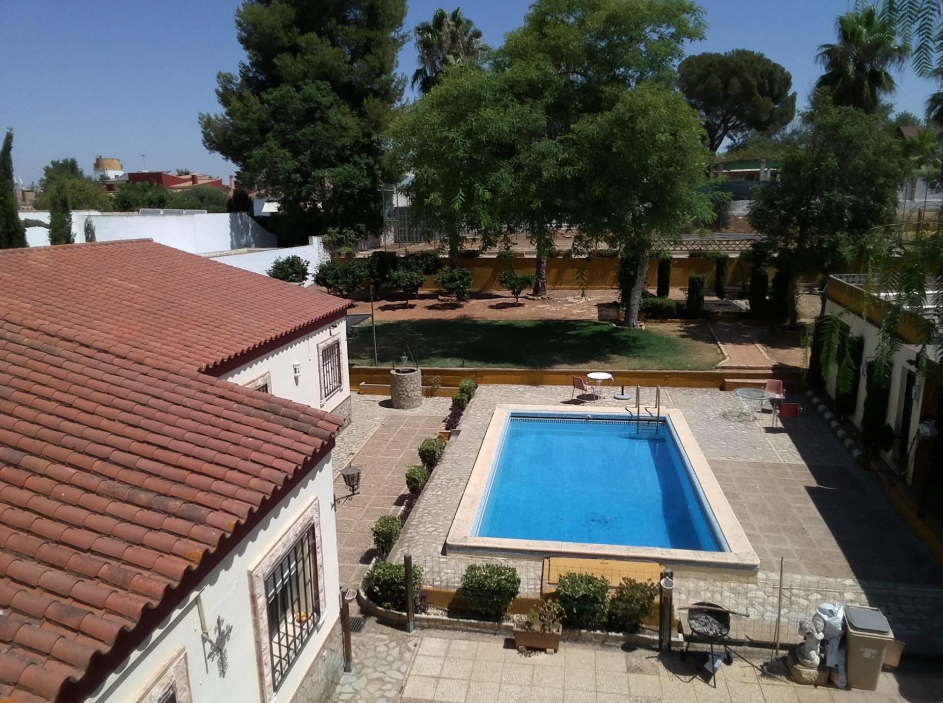 Piscina de Casa o xalet en venda en Alcalá de Guadaira amb Aire condicionat, Calefacció i Jardí privat