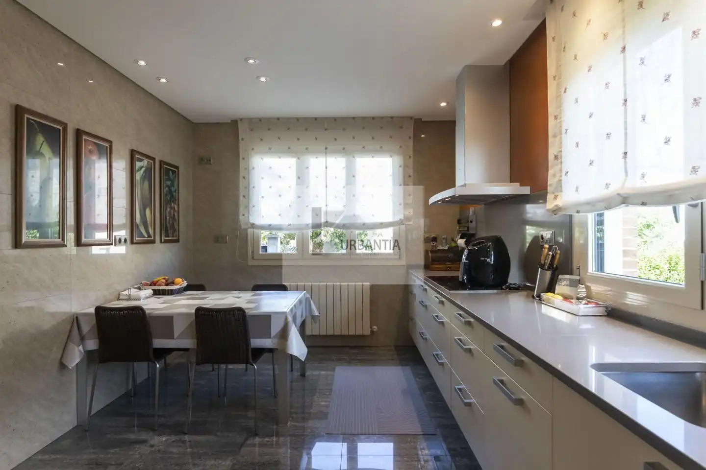 Cocina de Casa o chalet en venta en Cizur con Calefacción, Jardín privado y Parquet