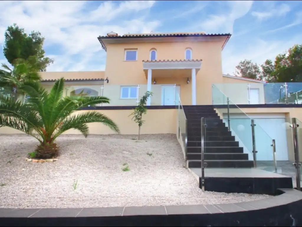 Vista exterior de Casa o xalet de lloguer en Calvià amb Aire condicionat, Calefacció i Terrassa