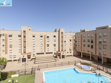 Apartamento con piscina en venta en 54 Calle Ramón y Cajal #escalera  p3  / 4B