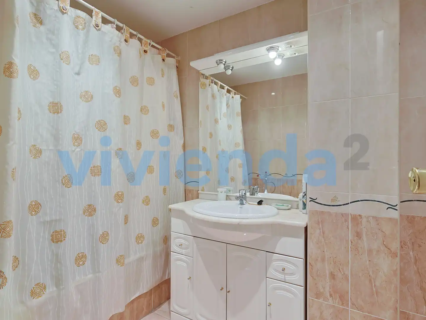 Bathroom of Flat for sale in Madrid  with Heating, Terrace and Storage room