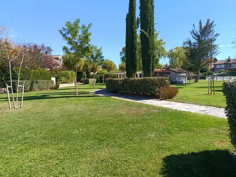 Semi-detached house with pool for sale in Simancas, imagen 11