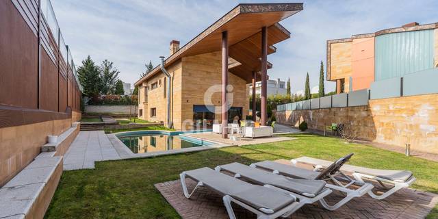 Casa-chalet en Venta en La Florida -  El  Plantío