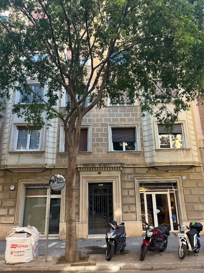 Vista exterior de Piso en venta en Barcelona con Aire acondicionado, Calefacción y Parquet