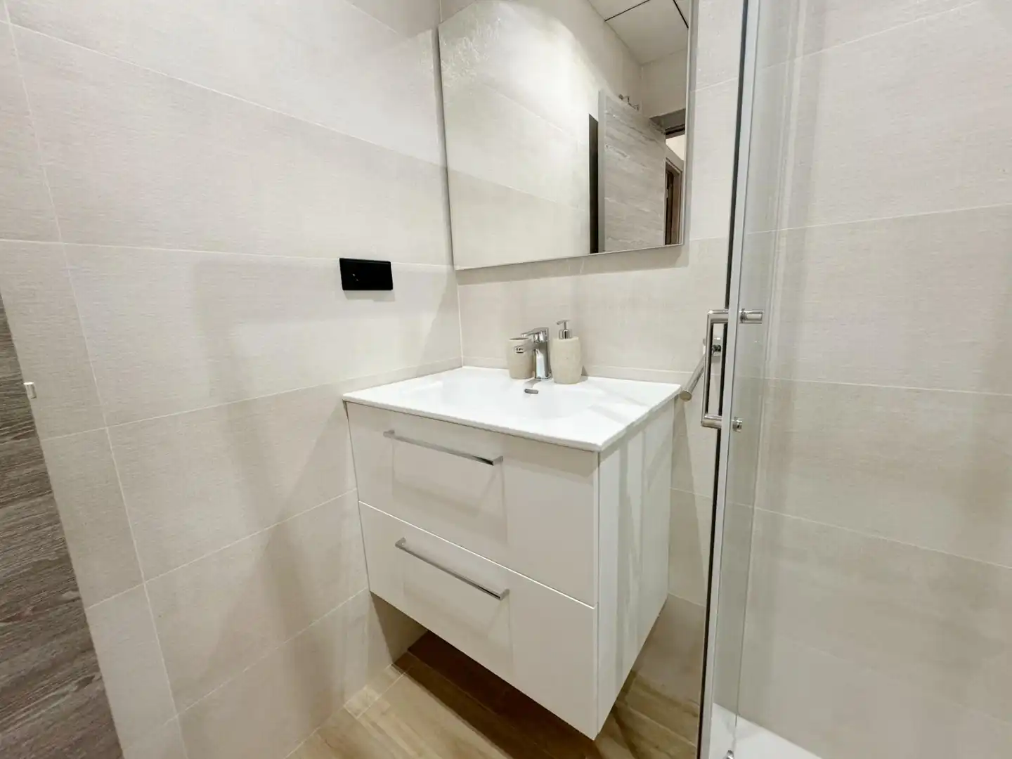 Baño de Planta baja de alquiler en El Campello con Aire acondicionado, Calefacción y Jardín privado