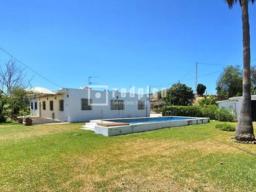 Xalet amb piscina en venda a Torre del Mar