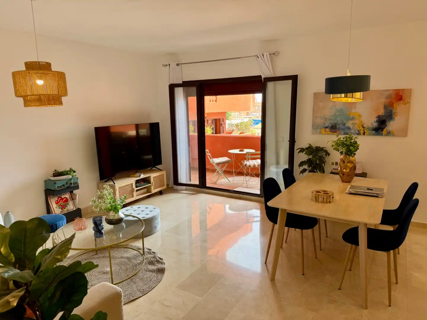 Living room of Flat for sale in Estepona  with Air Conditioner and Terrace