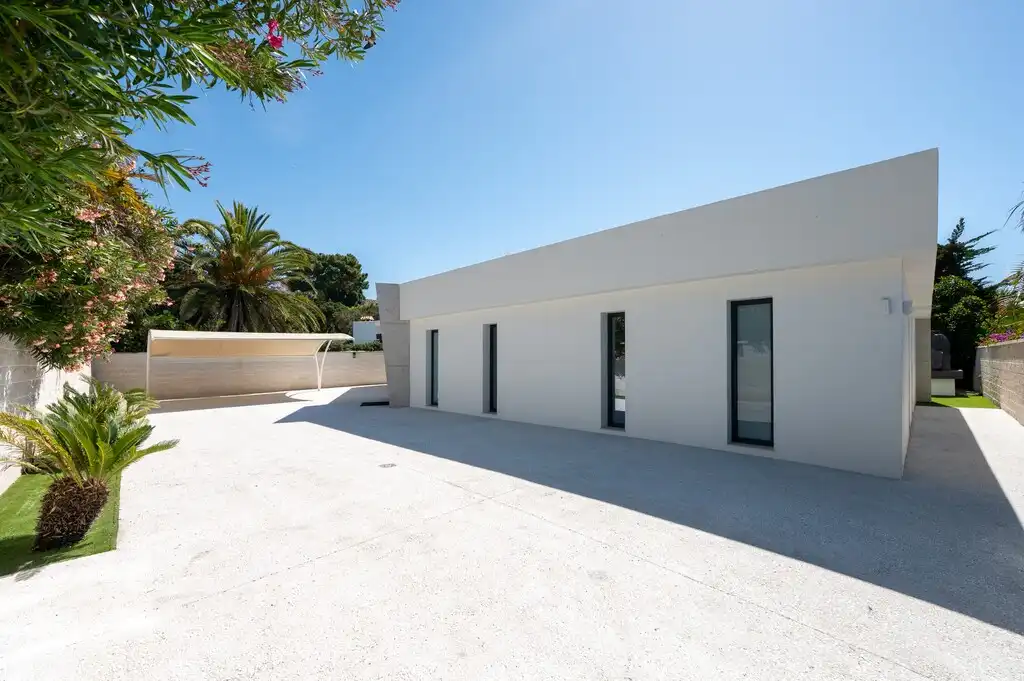 Vista exterior de Casa o chalet en venta en Marbella con Aire acondicionado, Calefacción y Jardín privado