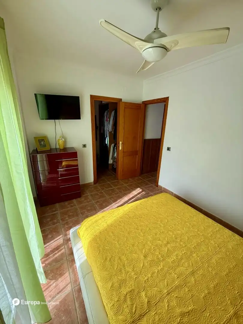Dormitori de Casa adosada en venda en La Línea de la Concepción amb Terrassa i Piscina
