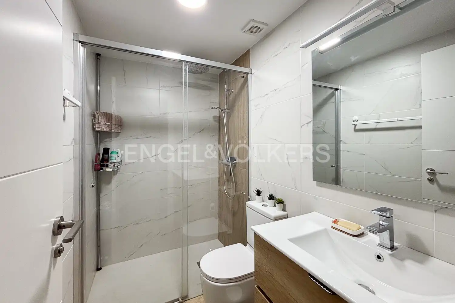 Bathroom of Detached homes for rent in La Pobla de Vallbona  with Air Conditioner, Heating and Private garden