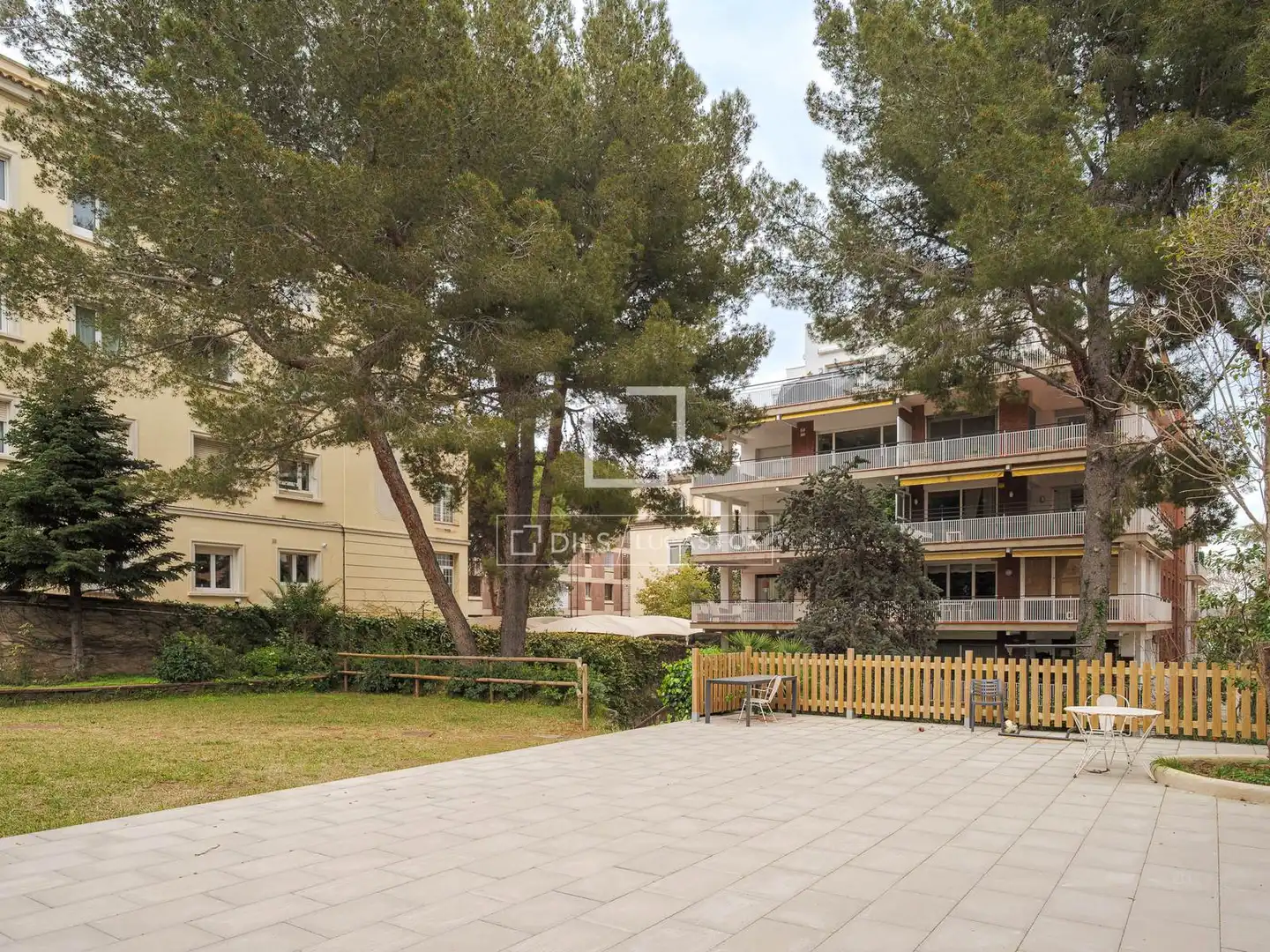 Vista exterior de Piso en venta en Barcelona con Aire acondicionado, Calefacción y Terraza