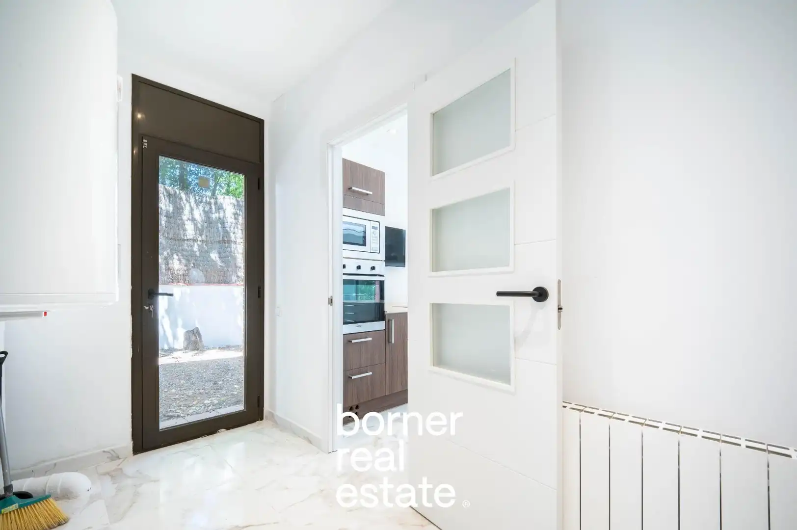 Vista exterior de Casa o chalet en venta en Sant Cugat del Vallès con Aire acondicionado, Calefacción y Jardín privado