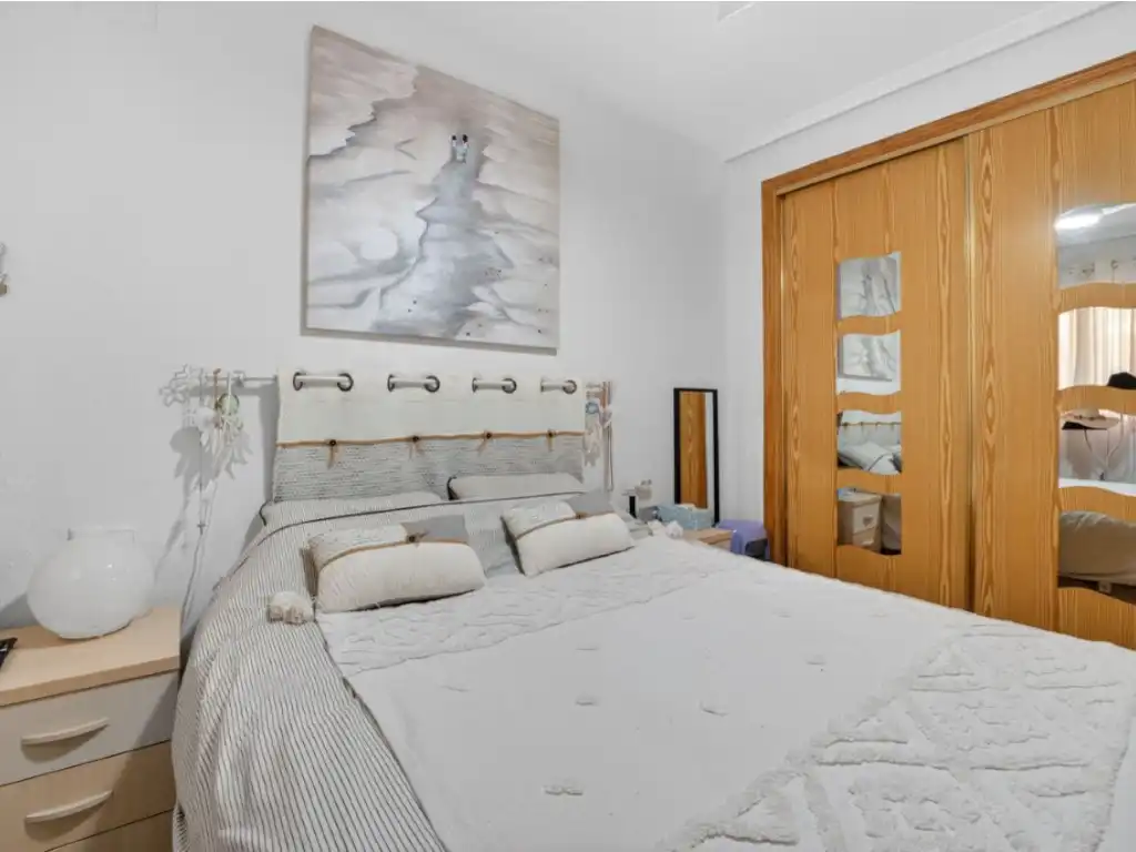 Dormitori de Casa o xalet en venda en Orihuela amb Aire condicionat, Jardí privat i Piscina comunitària