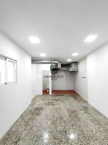 Local comercial en Alquiler en Héroe De Sostoa en Girón - Las Delicias