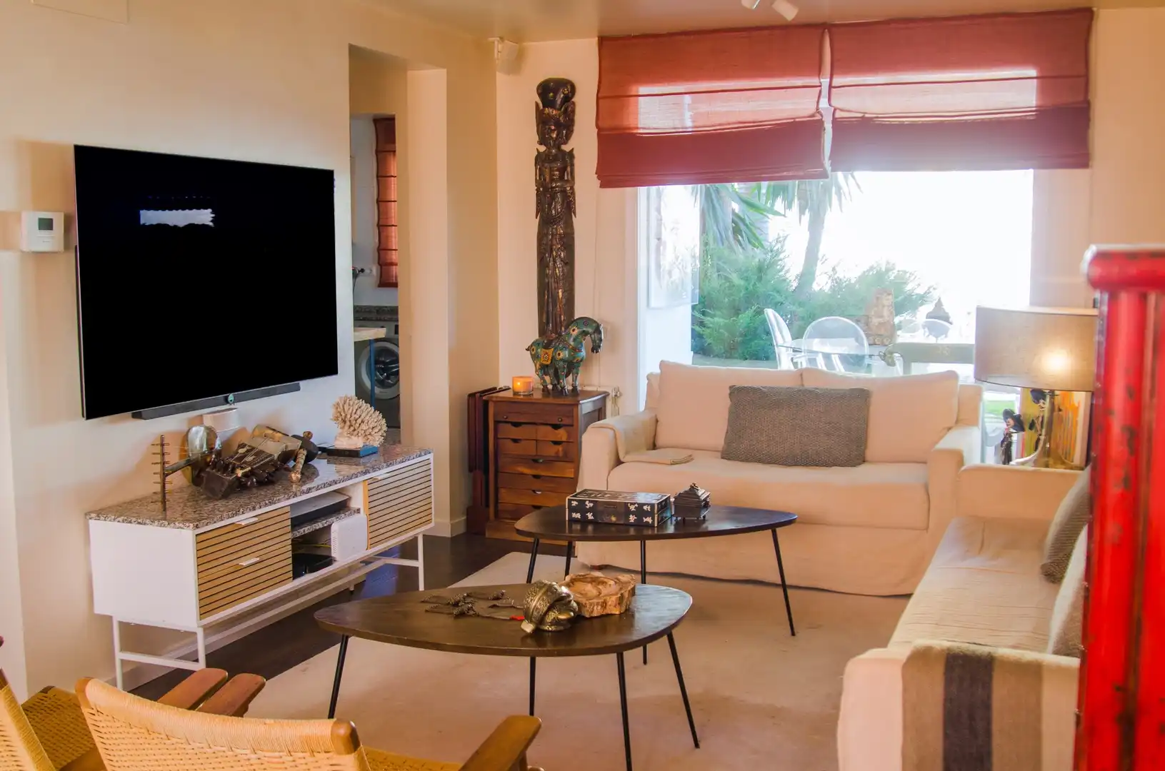 Wohnzimmer von Einfamilien-Reihenhaus zum Verkauf in La Pobla de Vallbona mit Klimaanlage, Heizung und Privatgarten