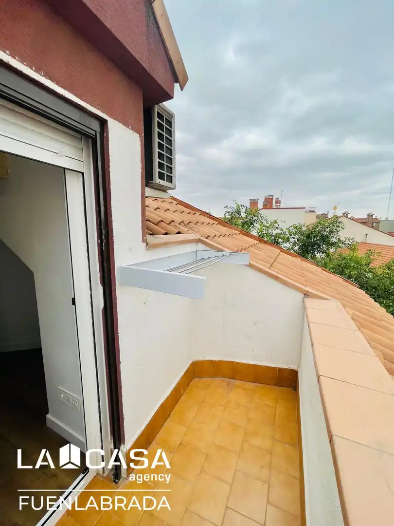 Balcony of Attic for sale in Fuenlabrada  with Air Conditioner and Terrace